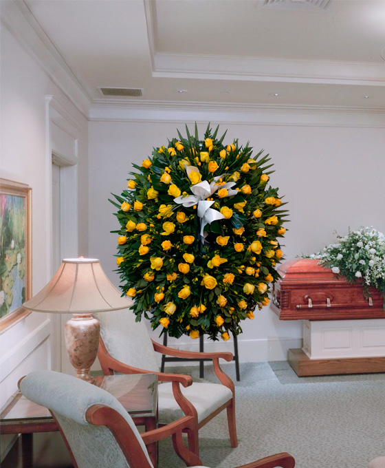 Corona de 100 Flores Amarillas para Difuntos en Hospitalet Entrega Urgente de Arreglos Funerarios, Floristería Tanatorio Hospitalet de Llobregat