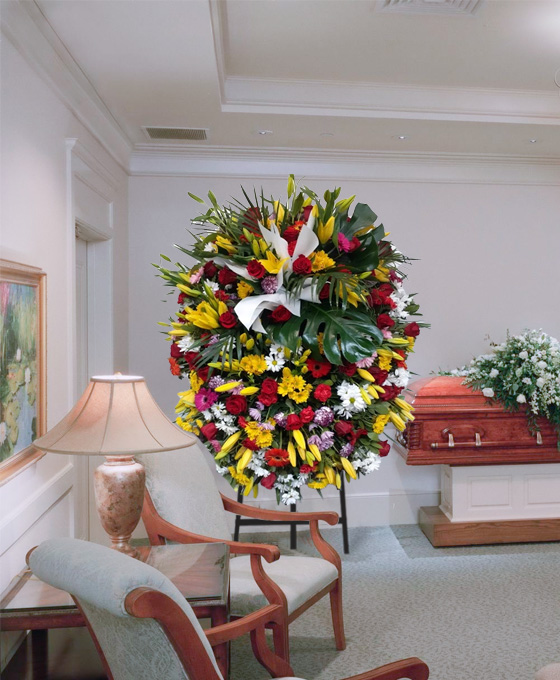 Coronas Funerarias Rojas y Amarillas en Hospitalet Entregas Urgentes para Tanatorios de Hospitalet, Flores de condolencias para Difuntos