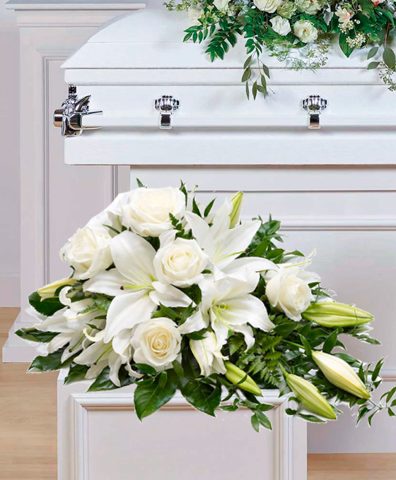 Centros Blancos Alargados para Difuntos en Hospitalet Envíos de Flores Funerarias en Hospitalet