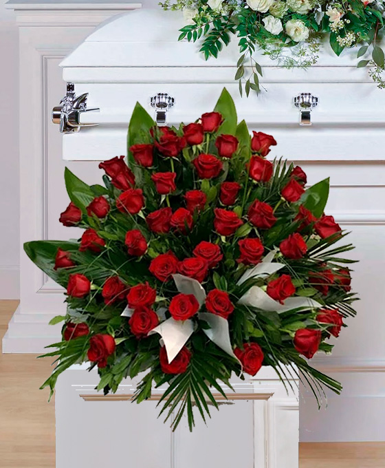 Centro Funerario de 50 Rosas Rojas para Difuntos en Hospitalet Flores para Funeral