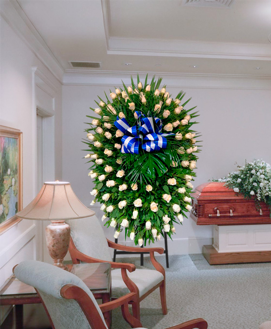 Senyera con Bandera del Espanyol de Decoración para Funerales en Hospitalet, Corona de Flores Difunto