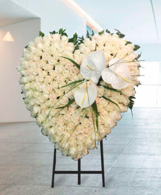 Arreglos Fúnebres de Corazones con Rosas Blancas Floristería Tanatorio Hospitalet de Llobregat, Corazón Grande 150 Rosas, Envío Urgente de Arreglos Funerarios