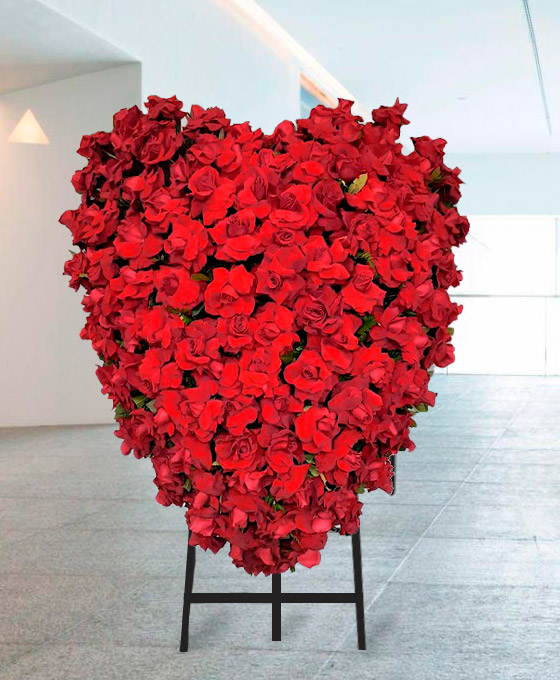 Corona de Corazón de Rosas rojas especial Floristería Tanatorio Hospitalet de Llobregat, Flores Sepelio para Entierros