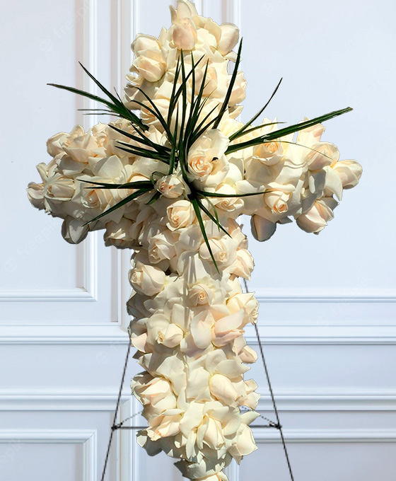 Cruz Funeraria de Rosas Blancas para Tanatorios en Hospitalet, Arreglos Florales Funerarios