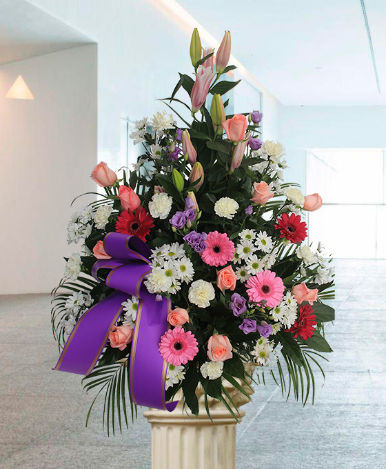 Centro Funerario Piramidal de Tonos Rosas en Hospitalet